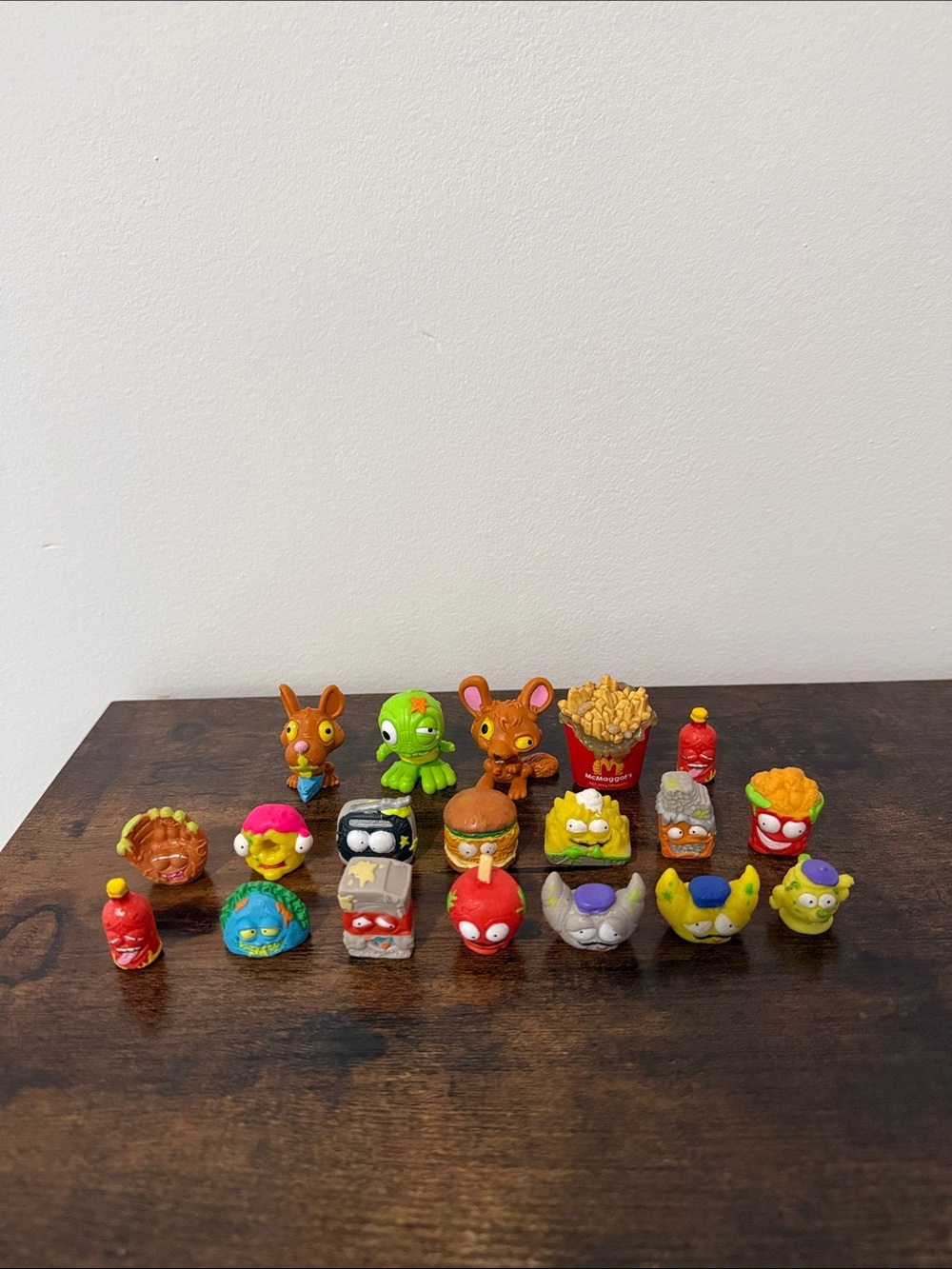 Grossery Gang Trash Pack Ugglys Pet Shop Mixed Series Tiny Figures Lot Of 19
